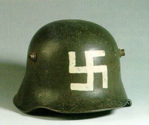 Dans la contre révolution allemande de octobre 1918 a mars 1920,la swastika et les couleurs noir,blanc,rouge sont les signes de ralliement des Corps Francs,dans leur combat contre les "rouges".