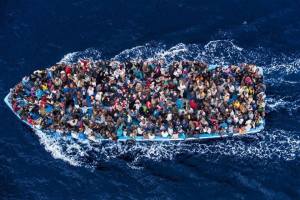 Est-ce? Des milliers de migrants syriens et africains en essayant d'atteindre l'Europe. Beaucoup perdent leur vie, en particulier les enfants.    Qu'en est-il de cette image?    Il pourrait être moi! Pourrait vous ou votre famille être!    Règles où est votre humanité?    Et ce? Des milliers de migrants syriens et africains en essayant d'atteindre l'Europe. Beaucoup perdent la vie, en particulier les enfants.    Qu'en est-il de cette image?    Ce pourrait être moi! Pourraient vous ou votre famille être!    Gouvernements où est votre humanité?    