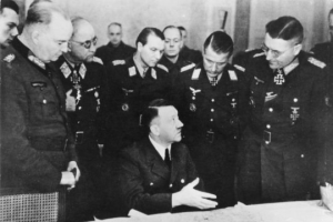 Tard le 6 juin 1944, Adolph Hitler s'entoura de ses généraux...pour consultations.