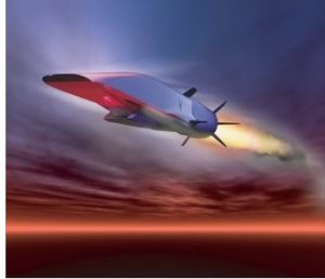 Pour ce prototype, l’armée de l’air voulait un appareil capable d’atteindre des vitesses incroyables. Le Boeing X-51 Waverider répond parfaitement à cette attente. L’idée était d’atteindre des vitesses supérieures Mach 6 et les ingénieurs ont réalisé cet objectif avec succès. Son statoréacteur utilisant un combustible hydrocarboné permet au X-51 d’atteindre des vitesses hypersoniques après s’être fait larguer dans l’atmosphère par un B-52.